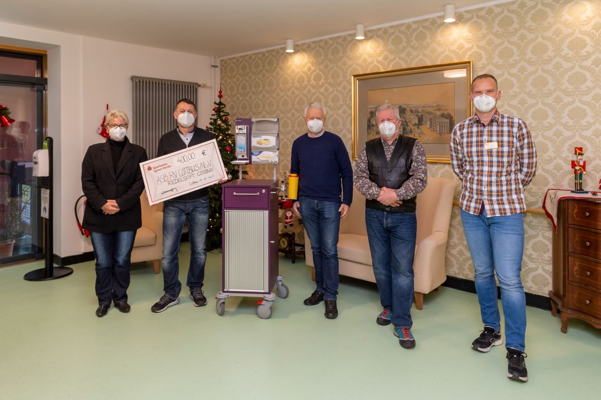 Spendenübergabe des Lions Club Cottbus am 15.12.2021 im ASB Seniorenzentrum „Riedelstift“