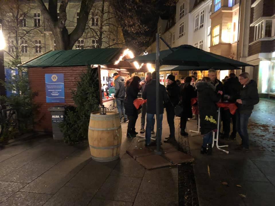 Lionsstand auf dem Cottbuser Weihnachtsmarkt